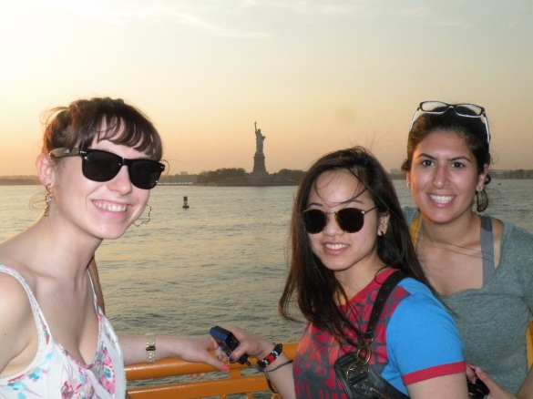 Previous NYC Field Studies students pose in front of the Statue of Liberty in New York City, NY. (Joanne Horwood)